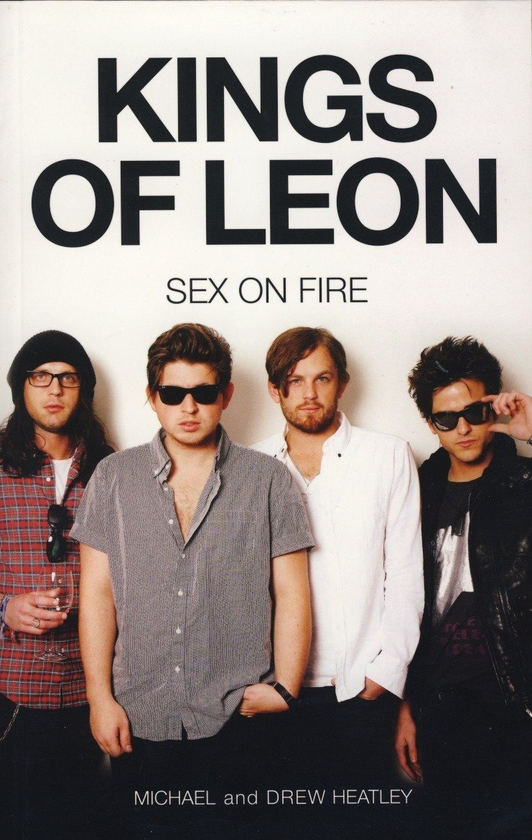 Паперова книга «The Kings of Leon. Sex on Fire (New edition)», авторів Майкл Хітлі, Дрю Хітлі - фото №1