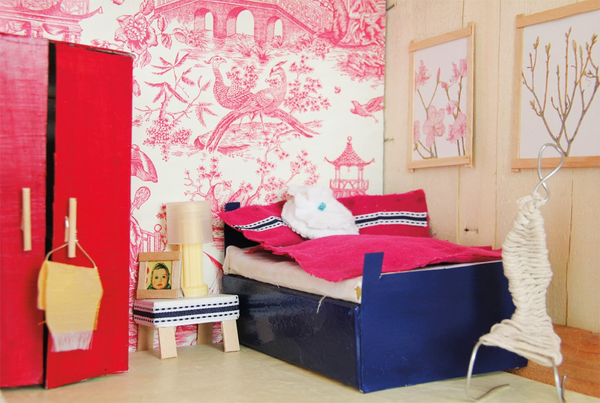 Бумажная книга «DIY Dollhouse. Build and Decorate a Toy House Using Everyday Materials» - фото №1