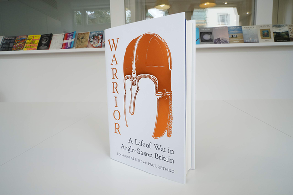 Бумажная книга «Warrior. A Life of War in Anglo-Saxon Britain», авторов Эдоардо Альберт, Пол Гетинг - фото №1