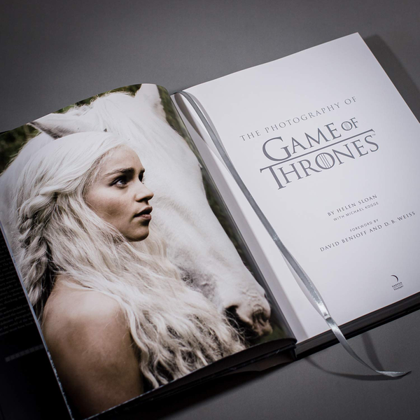 Бумажная книга «The Photography of Game of Thrones», авторов Майкл Когге, Хелен Слоан - фото №1