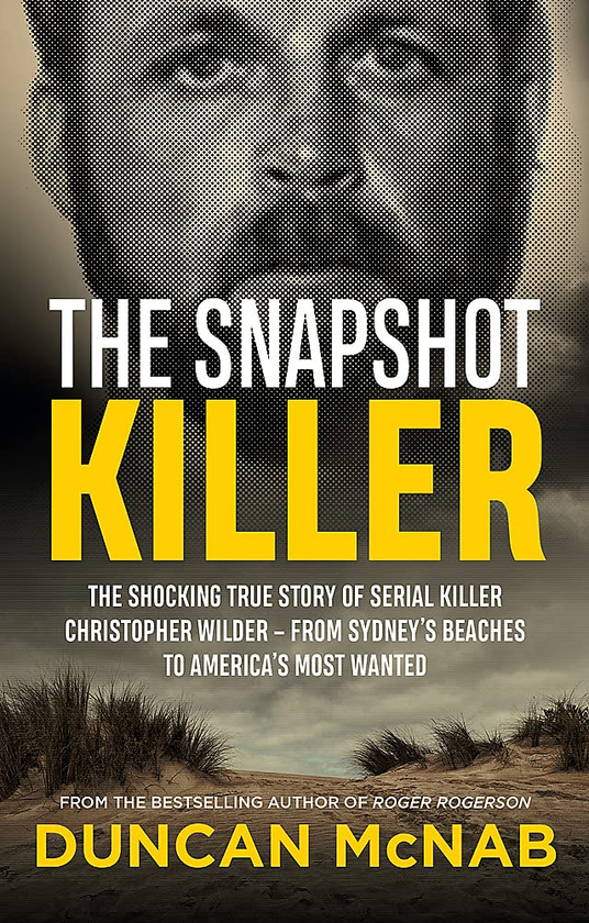 Бумажная книга «The Snapshot Killer. The shocking true story of predator and serial killer Christopher Wilder. From Sydney's beaches to America's Most Wanted», автор Дункан Макнаб - фото №1