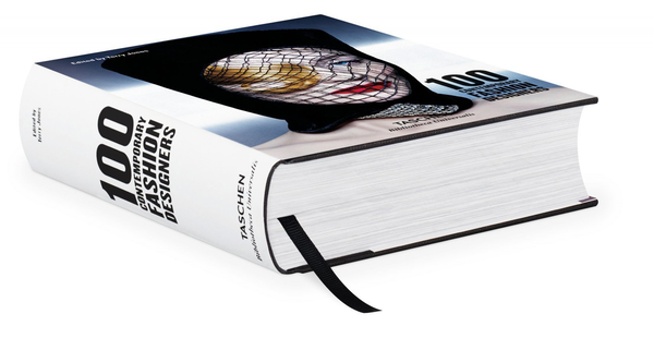 Бумажная книга «100 Contemporary Fashion Designers» - фото №1