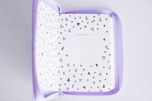 Бумажная книга «NIV Pocket Lilac Soft-tone Bible with Zip» - фото №1