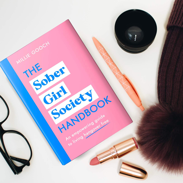 Бумажная книга «The Sober Girl Society Handbook: An empowering guide to living hangover free», автор Милли Гуч - фото №1