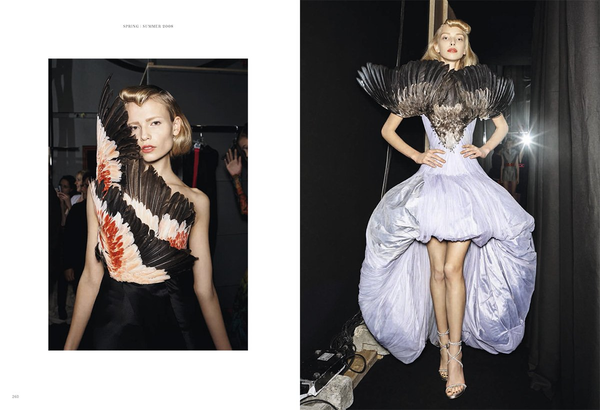 Паперова книга «Alexander McQueen. Unseen», автор Роберт Файрер - фото №1