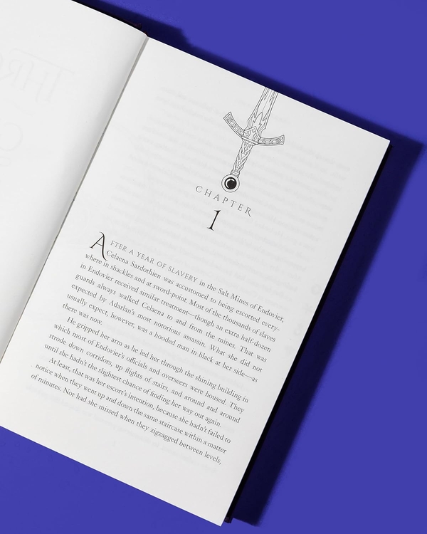 Paper book «Throne of Glass. Collector's Edition», author Sarah J. Maas - фото №1