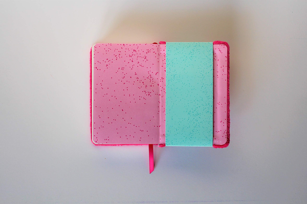 Паперова книга «NIV Pocket Fluffy Pink Bible» - фото №1