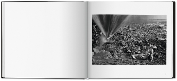 Бумажная книга «Sebastião Salgado. Kuwait, A Desert on Fire», автор Себастьян Сальгадо - фото №1