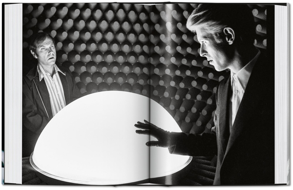 Бумажная книга «David Bowie. The Man Who Fell to Earth», автор Пол Дункан - фото №1