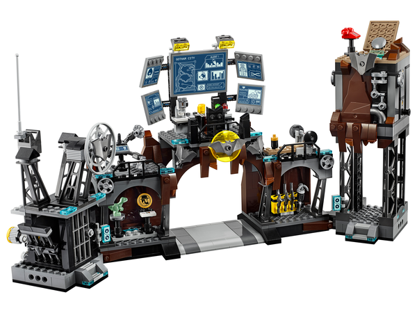  «Конструктор LEGO Super Heroes DC Comics Вторжение Глиноликого в бэт-пещеру 1037 деталей (76122)», бренда LEGO - фото №1