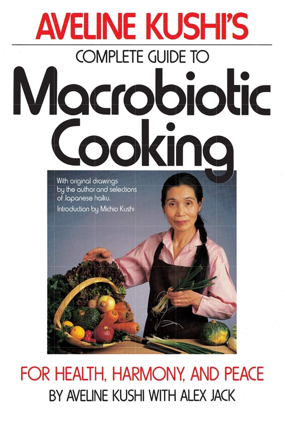 Бумажная книга «Complete Guide to Macrobiotic Cooking. For Health, Harmony, and Peace», автор Авелина Куши - фото №1