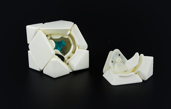  «Игрушка-головоломка MoYu Magnetic Positioning skewb (YJ8249-3)», бренда MoYu - фото №1