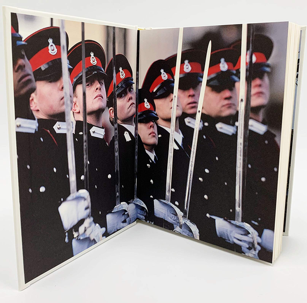Бумажная книга «Stand Up Straight. 10 Life Lessons from the Royal Military Academy Sandhurst», автор Пол Нансон - фото №1