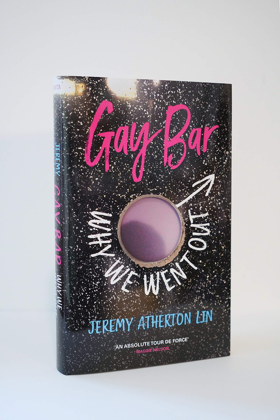 Паперова книга «Gay Bar. Why We Went Out», автор Джеремі Атертон Лін - фото №1