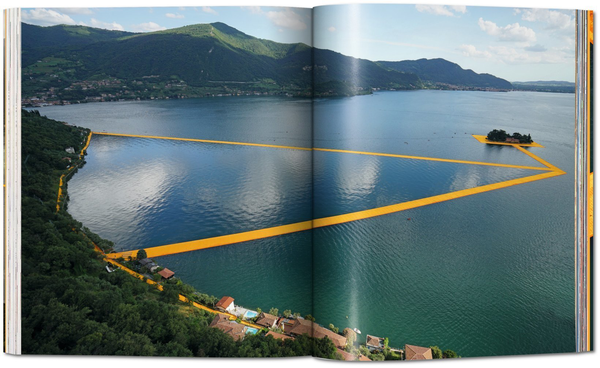 Паперова книга «Christo and Jeanne-Claude: The Floating Piers», автор Джонатан Вільям Генері - фото №1