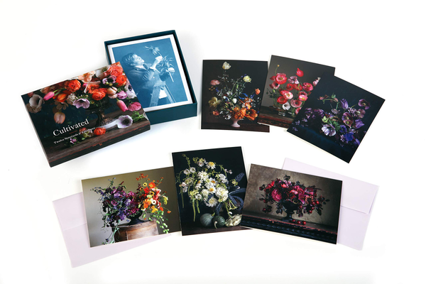 Паперова книга «Cultivated Notecards. 12 Different Flower Cards and Envelopes», автор Крістін Гілл - фото №1