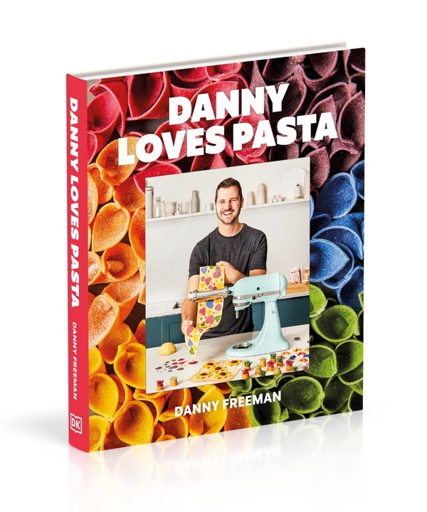 Паперова книга «Danny Loves Pasta», автор Денні Фрімен - фото №1