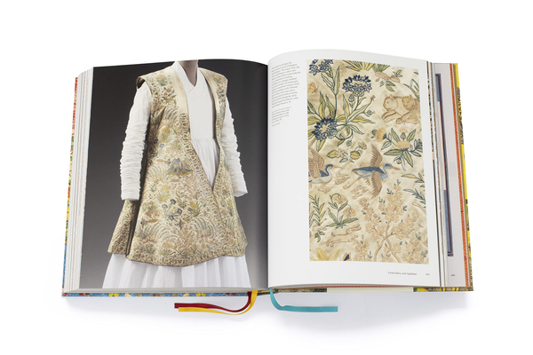 Бумажная книга «Silk. Fibre, Fabric and Fashion » - фото №1
