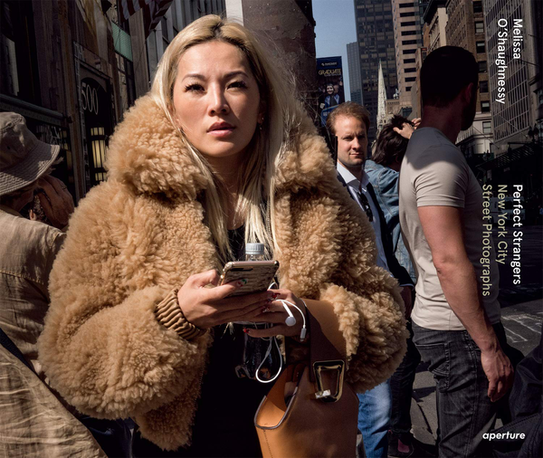 Бумажная книга «Perfect Strangers. New York City Street Photographs» - фото №1