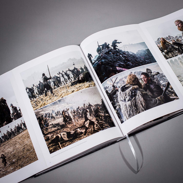 Бумажная книга «The Photography of Game of Thrones», авторов Майкл Когге, Хелен Слоан - фото №1