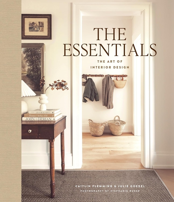Бумажная книга «The Essentials: The Art of Interior Design: A Guide to Furnishing, Decorating, and Styling Your Home», авторов Кейтлин Флемминг, Джули Гебель - фото №1