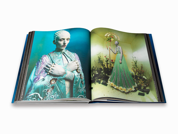 Бумажная книга «Tim Walker. Shoot for the Moon », автор Тим Уокер - фото №1