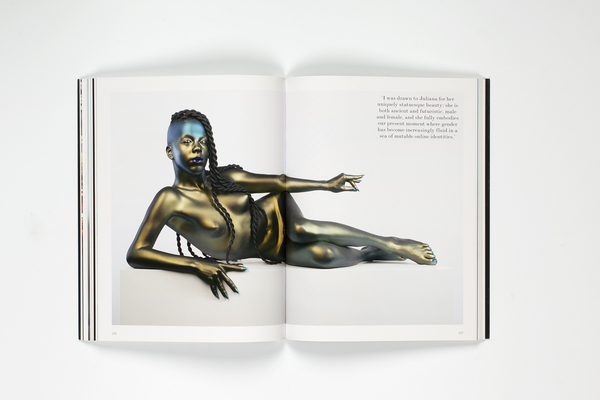 Бумажная книга «Play With Me. Dolls, Women and Art », автор Грейс Бэнкс - фото №1