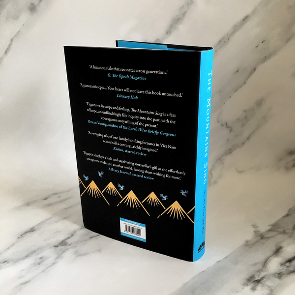 Бумажная книга «The Mountains Sing. Runner-up for the 2021 Dayton Literary Peace Prize», автор Нгуен Фан Куэ Май - фото №1