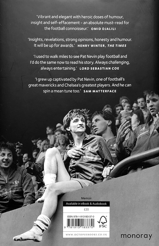 Бумажная книга «The Accidental Footballer», автор Пэт Невин - фото №1
