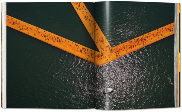 Паперова книга «Christo and Jeanne-Claude: The Floating Piers», автор Джонатан Вільям Генері - фото №1