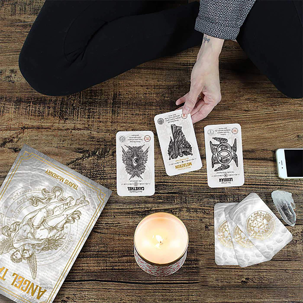 Паперова книга «Angel Tarot», автор Тревіс Макгенрі - фото №1