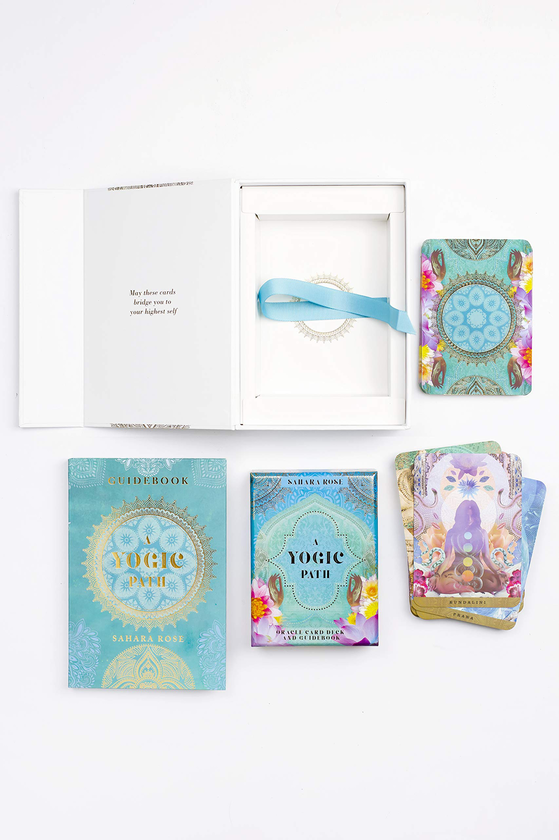 Паперова книга «A Yogic Path Oracle Deck and Guidebook», автор Сахара Роза Кетабі - фото №1