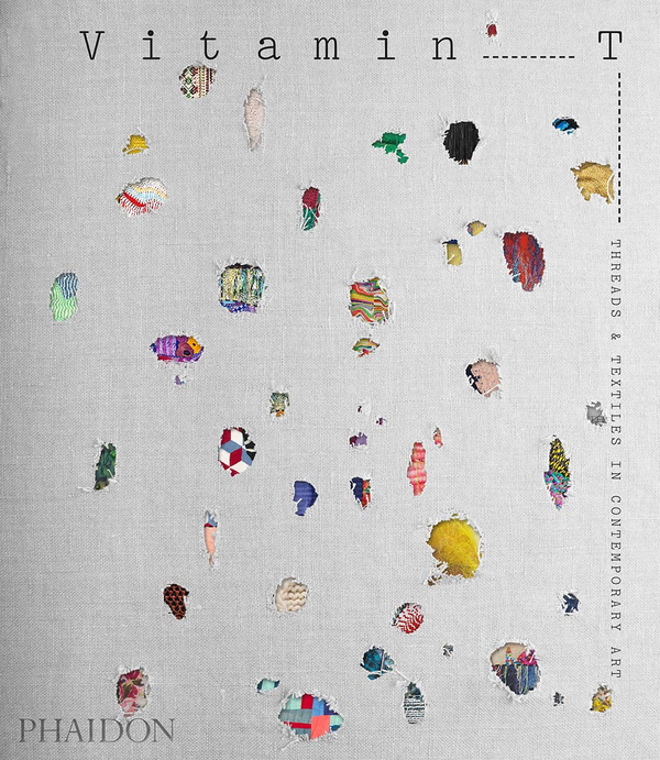 Бумажная книга «Vitamin T. Threads and Textiles in Contemporary Art», автор Дженель Портер - фото №1