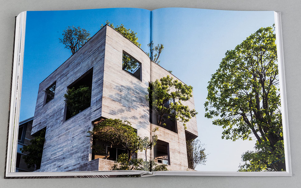 Бумажная книга «Green Architecture», автор Оскар Риера Охеда - фото №1