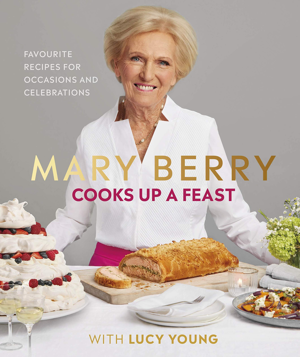 Бумажная книга «Cook Up a Feast. Favourite Recipes for Occasions and Celebrations », авторов Мэри Берри, Люси Янг - фото №1