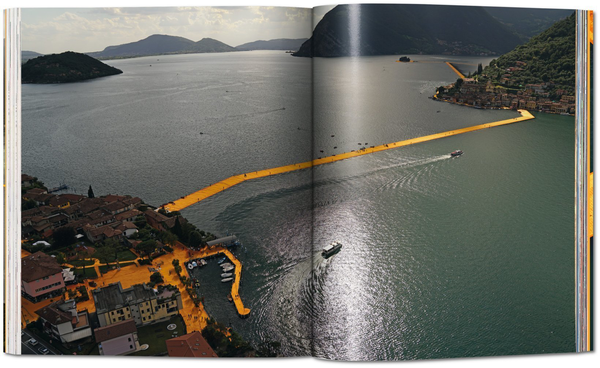 Паперова книга «Christo and Jeanne-Claude: The Floating Piers», автор Джонатан Вільям Генері - фото №1