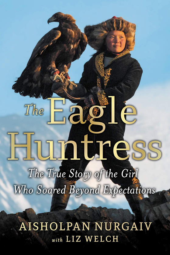 Бумажная книга «The Eagle Huntress. The True Story of the Girl Who Soared Beyond Expectations», авторов Лиз Уэлч, Айшолпан Нургаев - фото №1