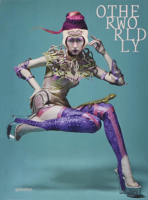 Бумажная книга «Otherworldly. Avant-Garde Fashion and Style», автор Тео-Масс Лексилектус - фото №1
