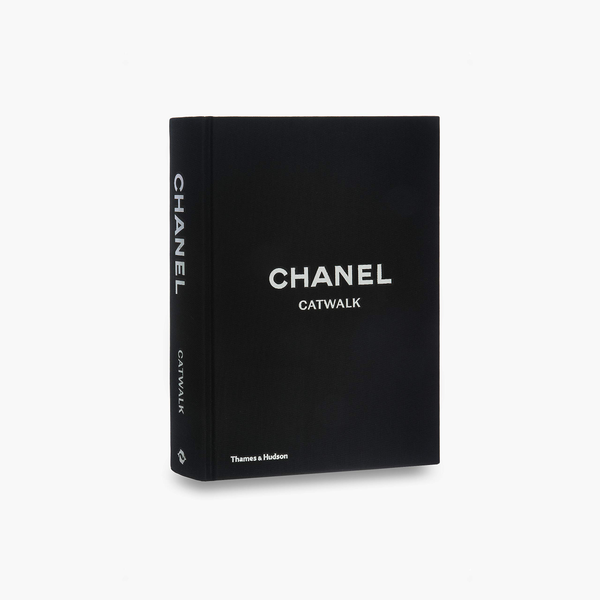 Паперова книга «Chanel Catwalk. The Complete Karl Lagerfeld Collections», авторів Патрік Морієс, Аделія Сабатіні - фото №1