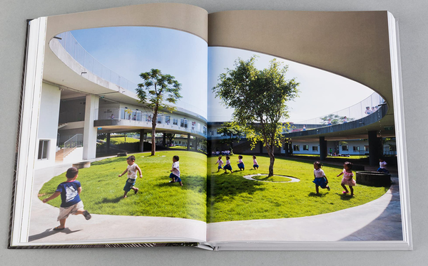 Бумажная книга «Green Architecture», автор Оскар Риера Охеда - фото №1