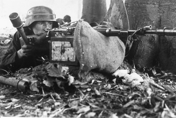 Бумажная книга «Arnhem: The Battle for the Bridges, 1944», автор Энтони Бивор - фото №1
