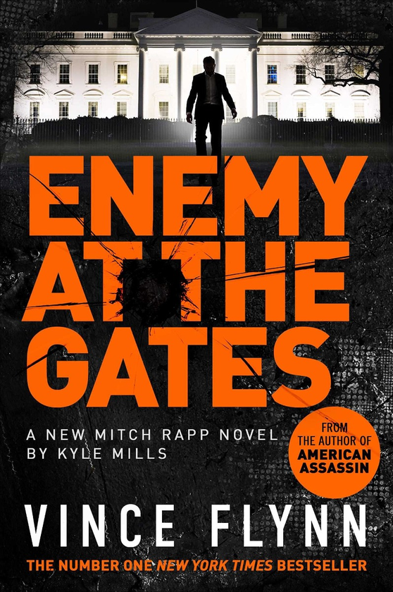 Бумажная книга «Enemy at the Gates», авторов Винс Флинн, Кайл Миллс - фото №1