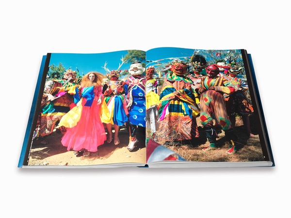 Бумажная книга «Tim Walker. Shoot for the Moon », автор Тим Уокер - фото №1