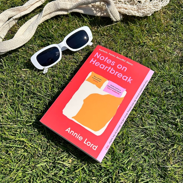 Бумажная книга «Notes on Heartbreak», автор Энни Лорд - фото №1