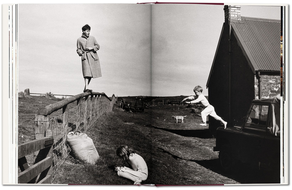 Паперова книга «Life in Photographs», автор Лінда Маккартні - фото №1