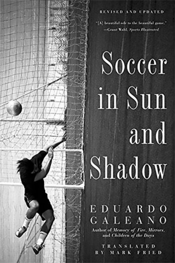Паперова книга «Soccer in Sun and Shadow», автор Едуардо Галеано - фото №1