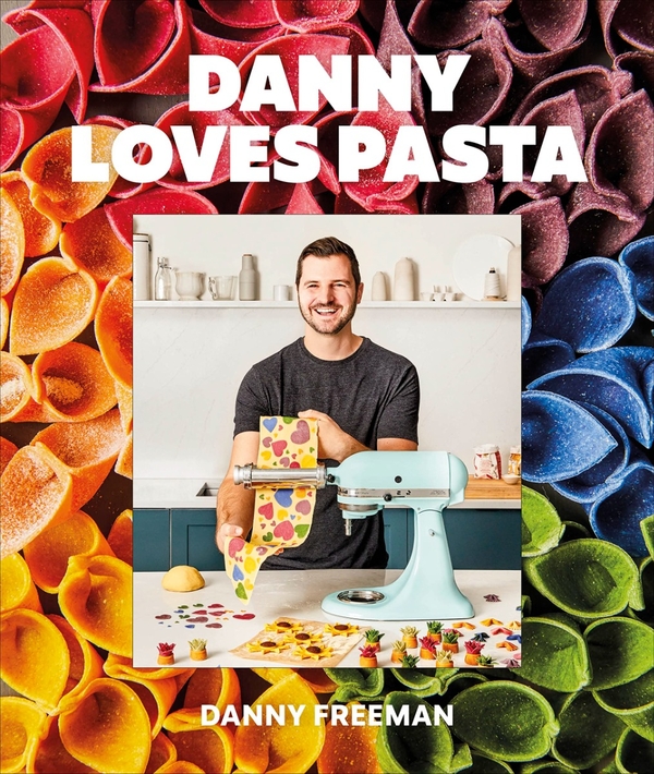 Паперова книга «Danny Loves Pasta», автор Денні Фрімен - фото №1