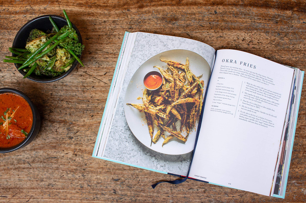 Паперова книга «Dishoom: The first ever cookbook from the much-loved Indian restaurant», авторів Шаміль Такрар, Каві Такрар, Навед Насір - фото №1