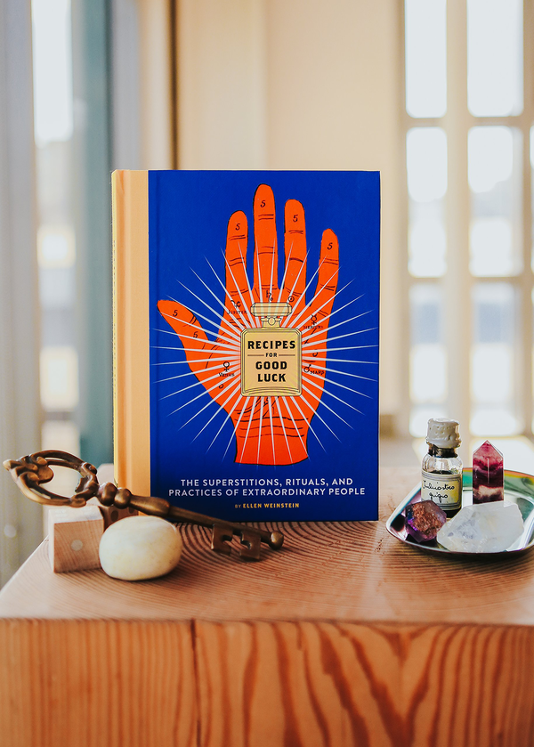 Бумажная книга «Recipes for Good Luck. The Superstitions, Rituals, and Practices of Extraordinary People», автор Эллен Вайнштейн - фото №1