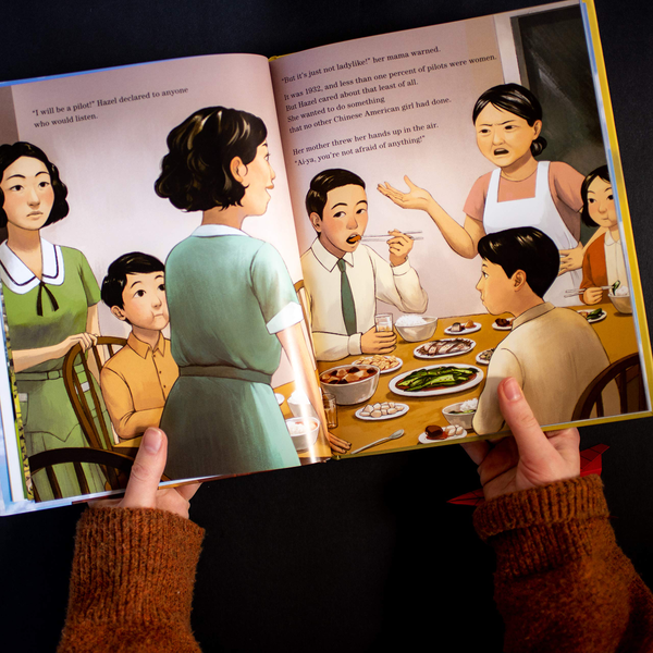 Бумажная книга «The Fearless Flights of Hazel Ying Lee», автор Джули Люнг - фото №1